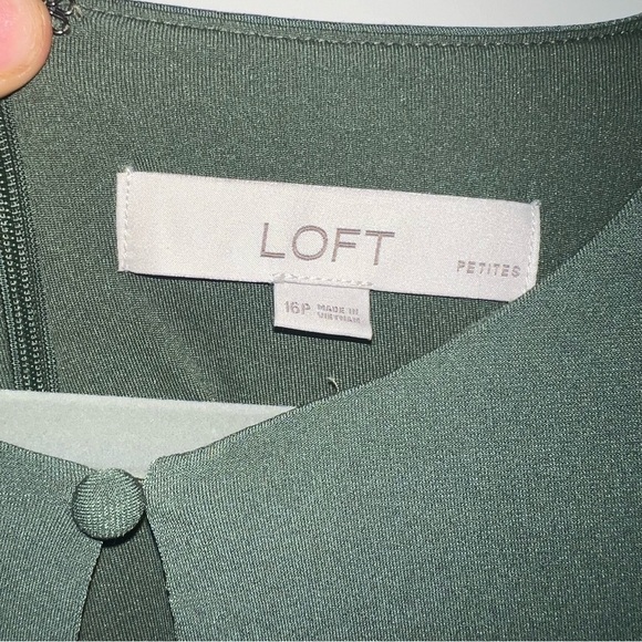 LOFT Green Short Sleeve Fit & Flare Mini Shift Dress - Picture 5 of 10